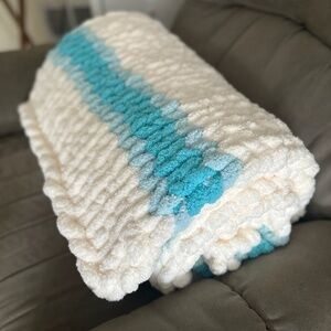 Beachy Chunky Knit Blanket - Fluffy and Soft Hand Knit Chenille